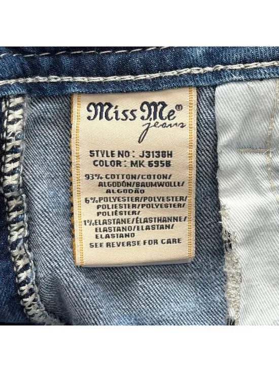 Miss Me Womens Size 29 Signature Short Distressed Denim With Lace Accents USA - Picture 8 of 9